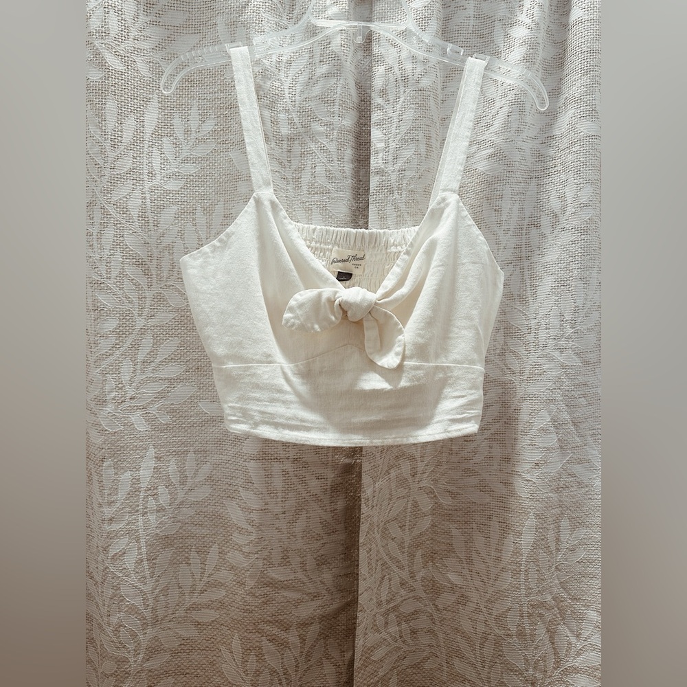 White/Cream knotted cropped tank top | Size Small
